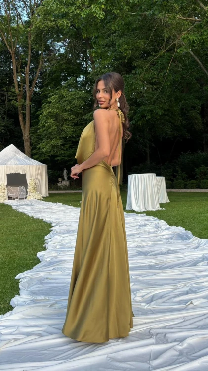 emo-sukienka-satynowa-seledynowa-emo-elegancka-oliwkowa-sukienka-emo-elegancka-sukienka-satynowa-oliwkowa-emo-elegancka-sukienka-odkryte-plecy-emo-sukienka-na-randkę-emo-sukienka-na-wesele-sukienka-na-imprezę-oliwkowa-sukienka-na-galę-1.jpg