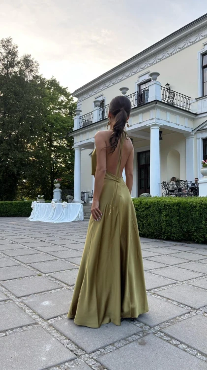 emo-sukienka-satynowa-seledynowa-emo-elegancka-oliwkowa-sukienka-emo-elegancka-sukienka-satynowa-oliwkowa-emo-elegancka-sukienka-odkryte-plecy-emo-sukienka-na-randkę-emo-sukienka-na-wesele-sukienka-na-imprezę-oliwkowa-sukienka-na-galę-2.jpg