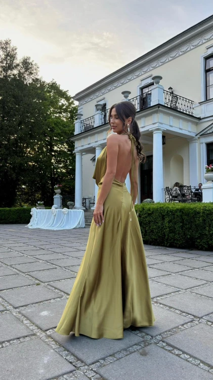 emo-sukienka-satynowa-seledynowa-emo-elegancka-oliwkowa-sukienka-emo-elegancka-sukienka-satynowa-oliwkowa-emo-elegancka-sukienka-odkryte-plecy-emo-sukienka-na-randkę-emo-sukienka-na-wesele-sukienka-na-imprezę-oliwkowa-sukienka-na-galę.jpg