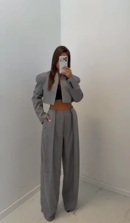 emo-eleganckie-spodnie-damskie-szare-emo-szare-eleganckie-spodnie-damskie-emo-elegancki-szary-garnitur-emo-szare-spodnie-damskie-polski-producent-emo-szare-spodnie-premium-spodnie-damskie-szare-z-zaszewkami-1.PNG