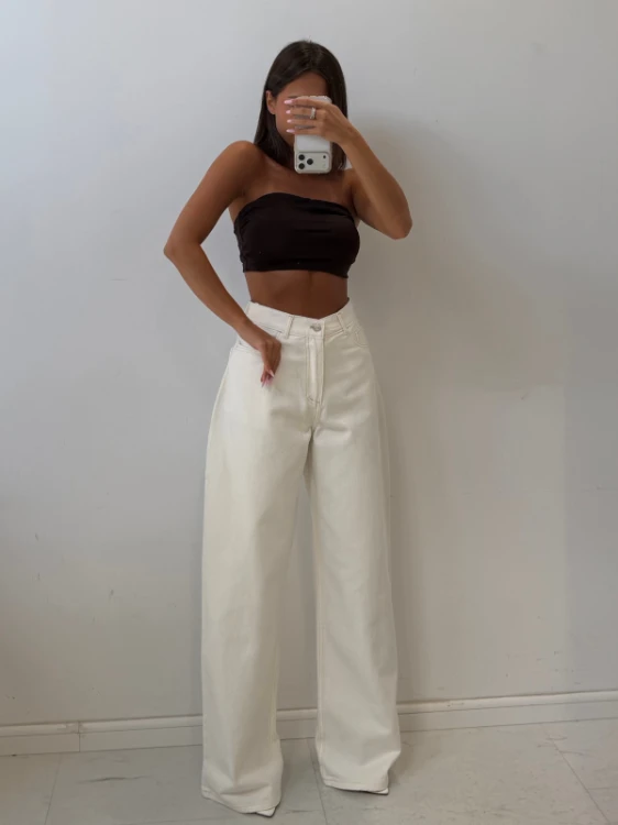 Jasne jeansy oversize damskie.