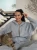 la-milla-jasnoszara-bluza-dresowa-zapinana-na-zamek-4.webp