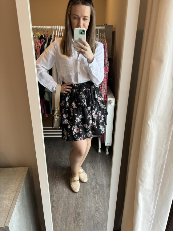 SPÓDNICZKA czarna kwiaty