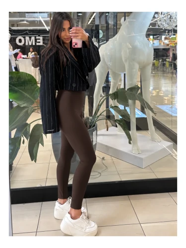 emo-legginsy-czekoladowe.webp