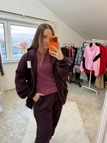 slay-sliwkowa-bluza-dresowa-zapinana-na-zamek-1.webp