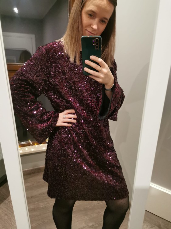 sukienka z kokardą, sukienka cekinowa, sukienka cekinowa z kokardą na plecach, sukienka z kokardą na plecach, sukienka z kokardką