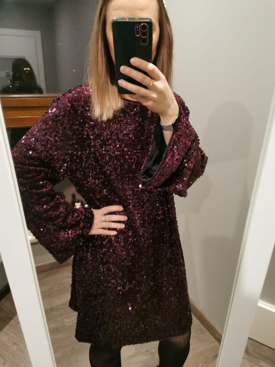 sukienka z kokardą, sukienka cekinowa, sukienka cekinowa z kokardą na plecach, sukienka z kokardą na plecach, sukienka z kokardką