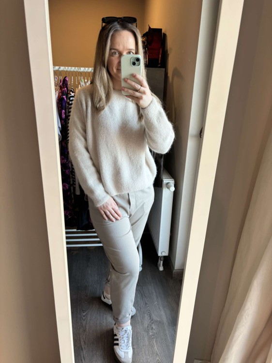 spodnie dresowe, dresowe spodnie, spodnie bawełniane, spodnie dresowe damskie, spodnie bawełniane fango, spodnie dresowe fango, spodnie patki, spodnie dresowe damskie, spodnie dresowe damskie szare, spodnie dresowe fango