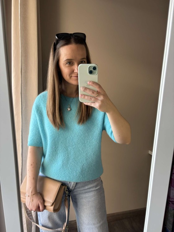 sweter baby alpaka, sweter baby alpaca, sweter baby alpaka z krótkim rękawem, sweter z krótkim rękawem, lazurowy sweter, sweter lazurowy, sweter baby alpaca lazurowy, sweter baby alpaka lazurowy