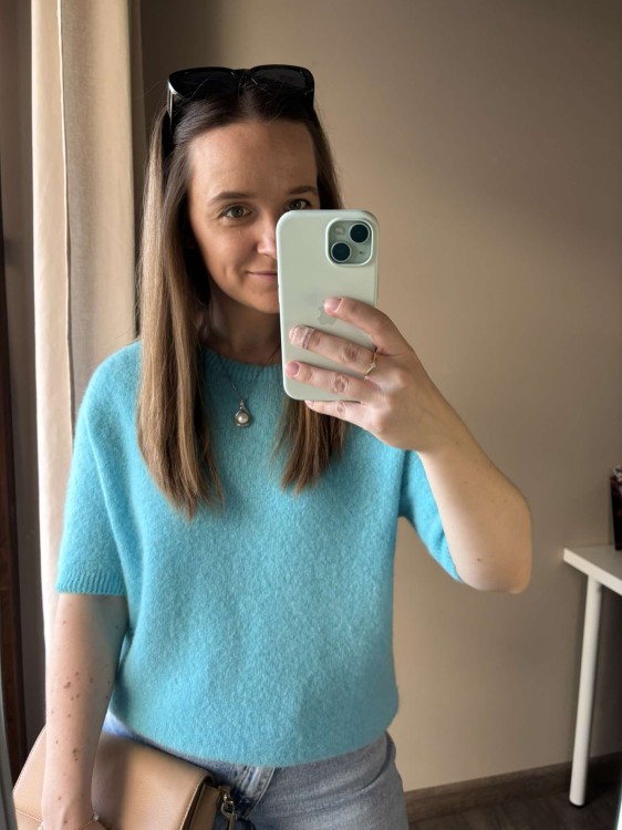 sweter baby alpaka, sweter baby alpaca, sweter baby alpaka z krótkim rękawem, sweter z krótkim rękawem, lazurowy sweter, sweter lazurowy, sweter baby alpaca lazurowy, sweter baby alpaka lazurowy