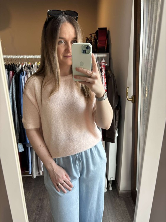 sweter baby alpaka, wełniany sweter, sweter premium, sweter damski pudrowy róż, sweter z okrągłym dekoltem, sweter z krótkim rękawem, sweter damski elegancki, sweter casualowy, sweter na wiosnę, sweter na lato, elegancki sweter