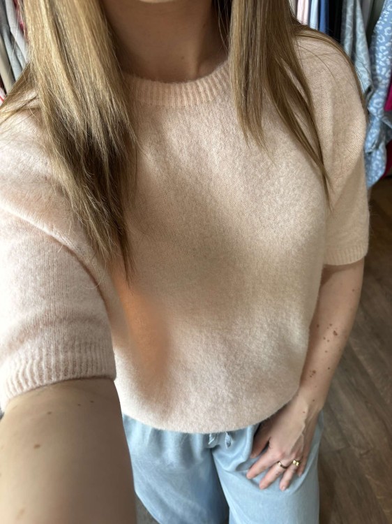 sweter baby alpaka, wełniany sweter, sweter premium, sweter damski pudrowy róż, sweter z okrągłym dekoltem, sweter z krótkim rękawem, sweter damski elegancki, sweter casualowy, sweter na wiosnę, sweter na lato, elegancki sweter