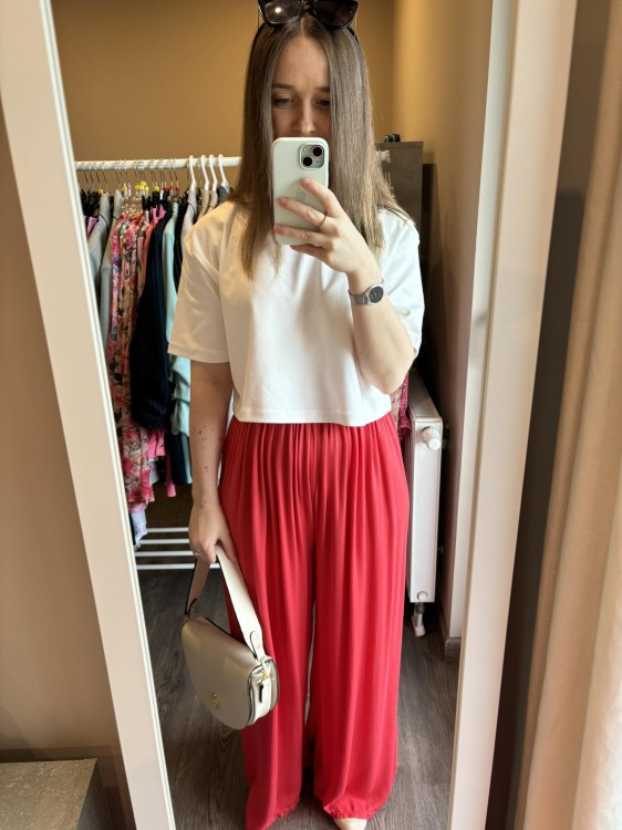 spodnie wiskozowe, spodnie wiskoza, lekkie spodnie, zwiewne spodnie damskie, spodnie na lato, przewiewne spodnie na lato, spodnie czerwone, spodnie wiskozowe czerwone