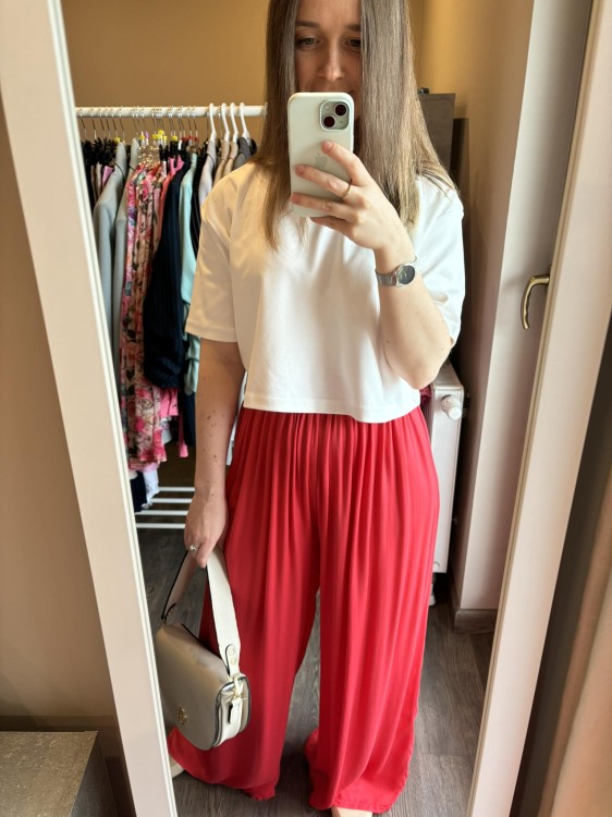 spodnie wiskozowe, spodnie wiskoza, lekkie spodnie, zwiewne spodnie damskie, spodnie na lato, przewiewne spodnie na lato, spodnie czerwone, spodnie wiskozowe czerwone