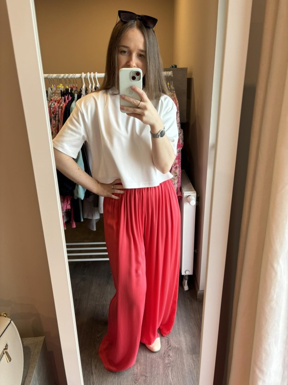 spodnie wiskozowe, spodnie wiskoza, lekkie spodnie, zwiewne spodnie damskie, spodnie na lato, przewiewne spodnie na lato, spodnie czerwone, spodnie wiskozowe czerwone