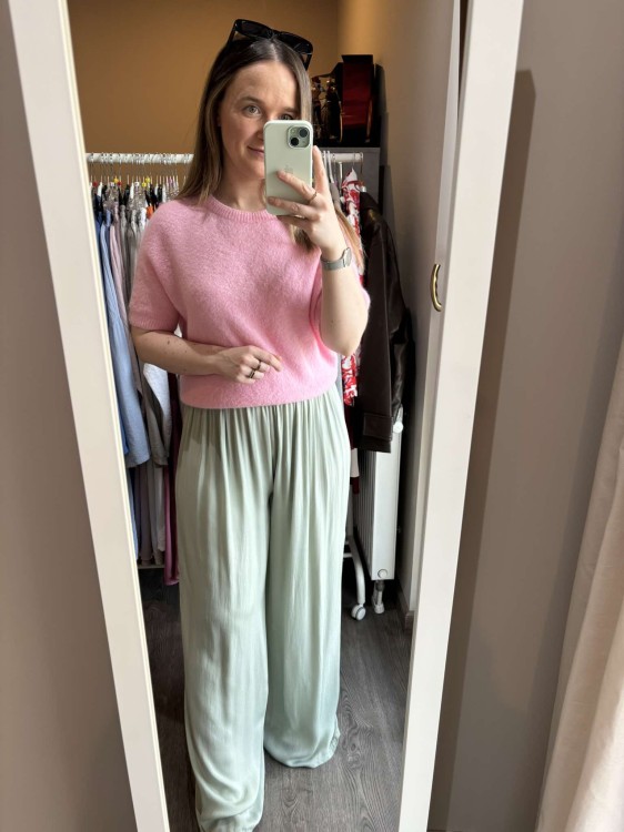 spodnie wiskozowe, spodnie wiskoza, lekkie spodnie, zwiewne spodnie damskie, spodnie na lato, przewiewne spodnie na lato, spodnie szałwiowe, spodnie wiskozowe szałwia