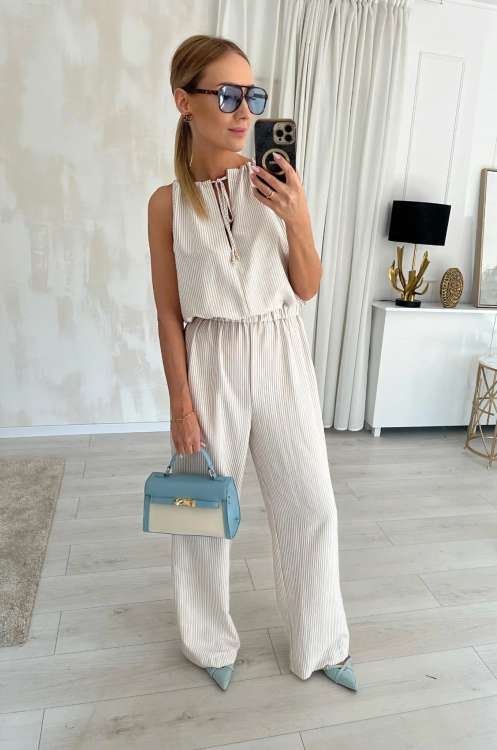 Kombinezon damski na lato z długimi nogawkami, biało-beżowe paski, kieszenie, dekolt wiązany na szyi, kombinezon damski na lato, kombinezon na wakacje, kombinezon na lato, kombinezon wiskozowy