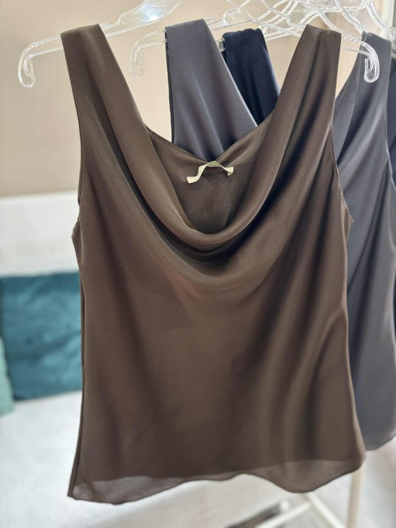top-satynowy-grube-ramiączka-czekoladowy.jpg
