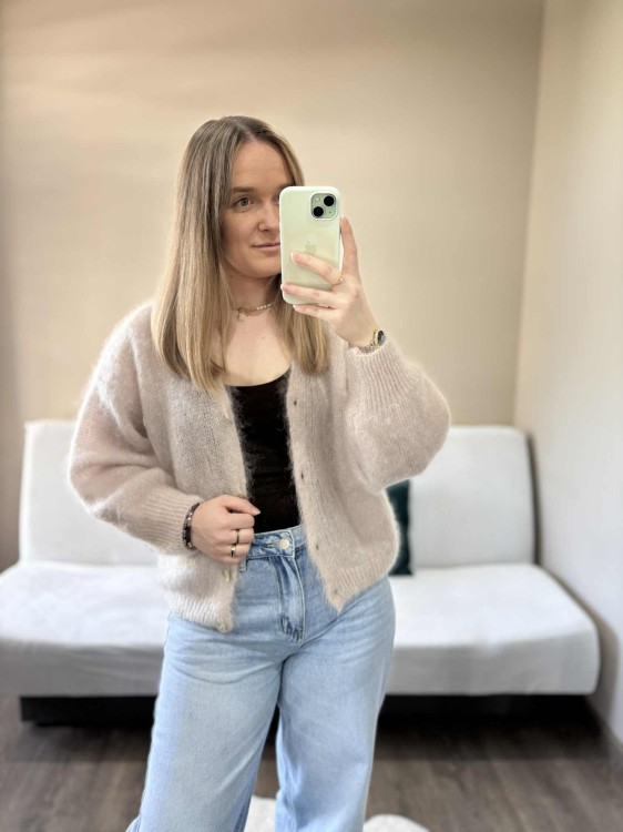 kardigan moherowy damski, kardigan kid moher, kardigan moherowy taupe, luźny kardigan na jesień do jeansów, kardigan oversize z moheru, puszysty kardigan moherowy, kardigan premium z moheru, kardigan zapinany na guziki, kardigan rozpinany