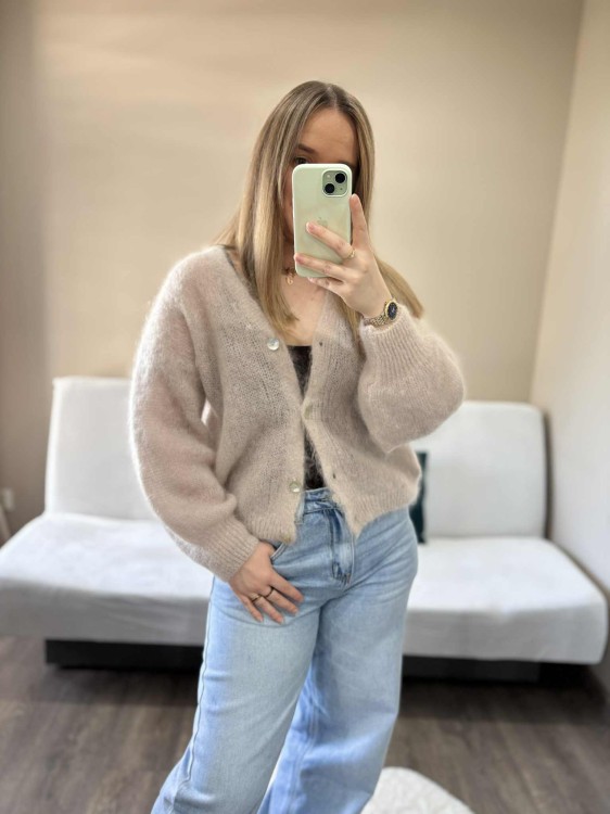 kardigan moherowy damski, kardigan kid moher, kardigan moherowy taupe, luźny kardigan na jesień do jeansów, kardigan oversize z moheru, puszysty kardigan moherowy, kardigan premium z moheru, kardigan zapinany na guziki, kardigan rozpinany
