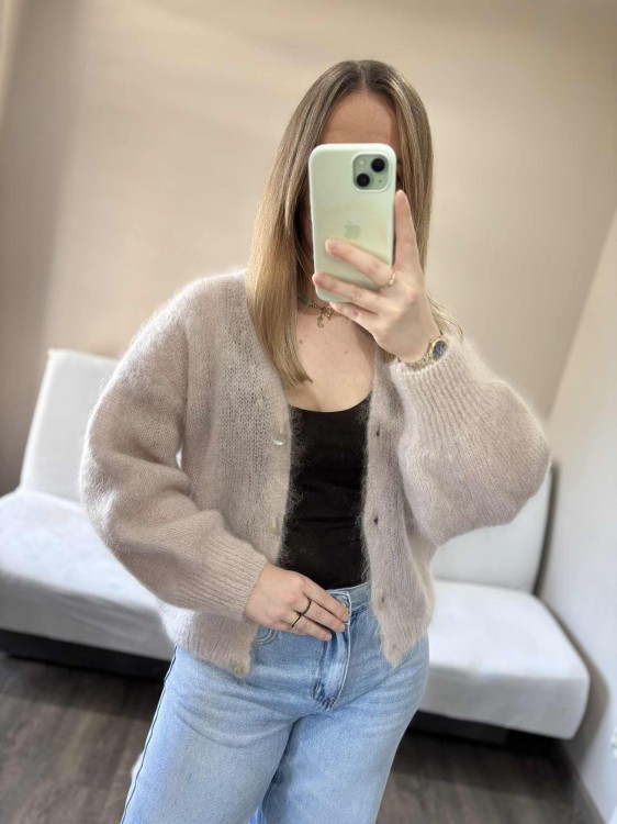 kardigan moherowy damski, kardigan kid moher, kardigan moherowy taupe, luźny kardigan na jesień do jeansów, kardigan oversize z moheru, puszysty kardigan moherowy, kardigan premium z moheru, kardigan zapinany na guziki, kardigan rozpinany