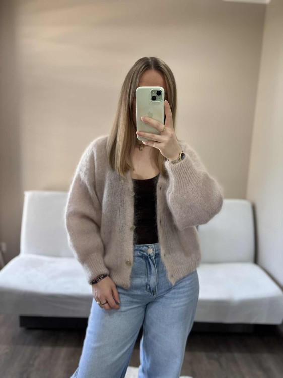 kardigan moherowy damski, kardigan kid moher, kardigan moherowy taupe, luźny kardigan na jesień do jeansów, kardigan oversize z moheru, puszysty kardigan moherowy, kardigan premium z moheru, kardigan zapinany na guziki, kardigan rozpinany