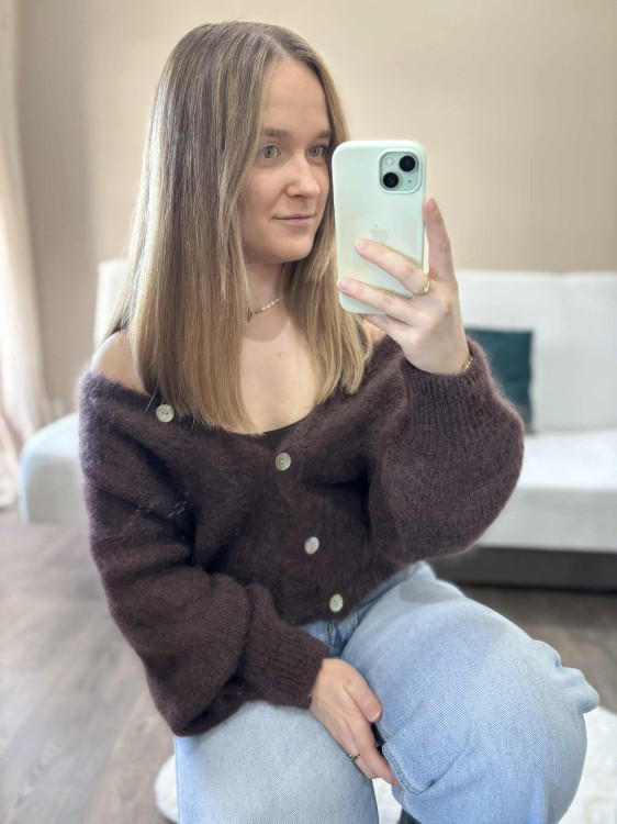 kardigan moherowy damski, kardigan kid moher, kardigan moherowy czekoladowy, luźny kardigan na jesień do jeansów, kardigan oversize z moheru, puszysty kardigan moherowy, kardigan premium z moheru, kardigan zapinany na guziki, kardigan rozpinany