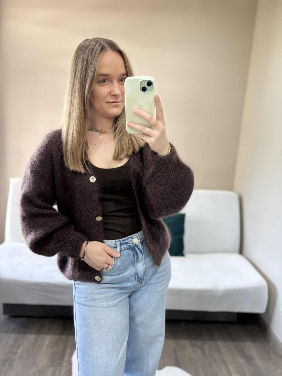 kardigan moherowy damski, kardigan kid moher, kardigan moherowy czekoladowy, luźny kardigan na jesień do jeansów, kardigan oversize z moheru, puszysty kardigan moherowy, kardigan premium z moheru, kardigan zapinany na guziki, kardigan rozpinany