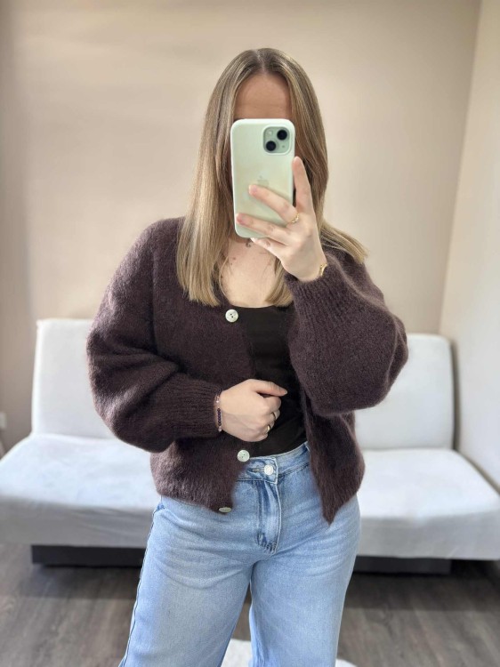 kardigan moherowy damski, kardigan kid moher, kardigan moherowy czekoladowy, luźny kardigan na jesień do jeansów, kardigan oversize z moheru, puszysty kardigan moherowy, kardigan premium z moheru, kardigan zapinany na guziki, kardigan rozpinany