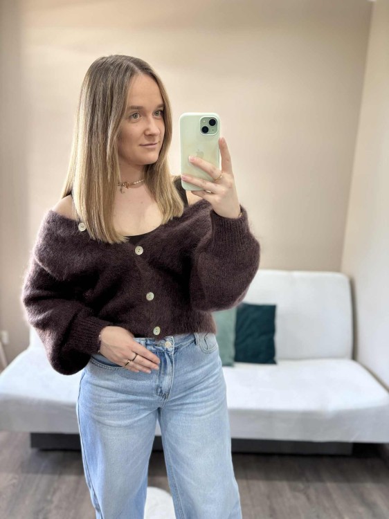 kardigan moherowy damski, kardigan kid moher, kardigan moherowy czekoladowy, luźny kardigan na jesień do jeansów, kardigan oversize z moheru, puszysty kardigan moherowy, kardigan premium z moheru, kardigan zapinany na guziki, kardigan rozpinany