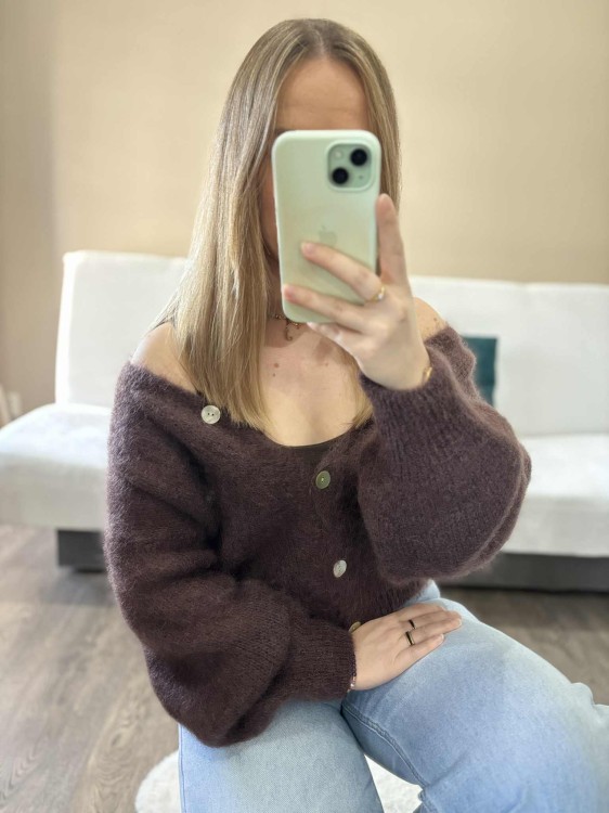 kardigan moherowy damski, kardigan kid moher, kardigan moherowy czekoladowy, luźny kardigan na jesień do jeansów, kardigan oversize z moheru, puszysty kardigan moherowy, kardigan premium z moheru, kardigan zapinany na guziki, kardigan rozpinany
