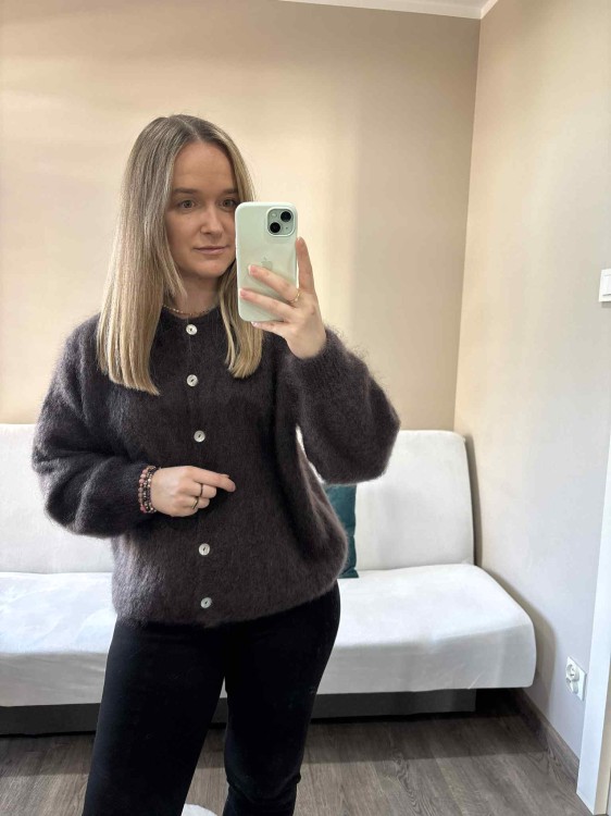 kardigan moherowy damski, kardigan kid moher, kardigan moherowy czekoladowy, luźny kardigan na jesień do jeansów, elegancki kardigan kid moher, puszysty kardigan moherowy, kardigan premium z moheru, kardigan zapinany na guziki, elegancki sweter moherowy