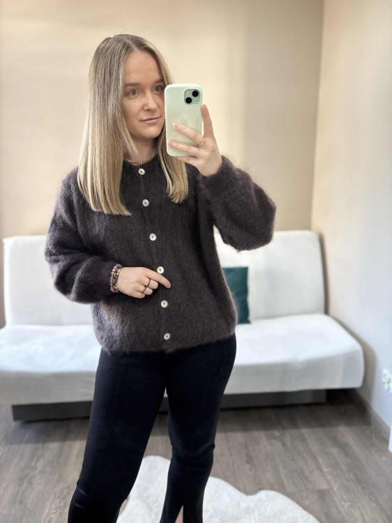 kardigan moherowy damski, kardigan kid moher, kardigan moherowy czekoladowy, luźny kardigan na jesień do jeansów, elegancki kardigan kid moher, puszysty kardigan moherowy, kardigan premium z moheru, kardigan zapinany na guziki, elegancki sweter moherowy