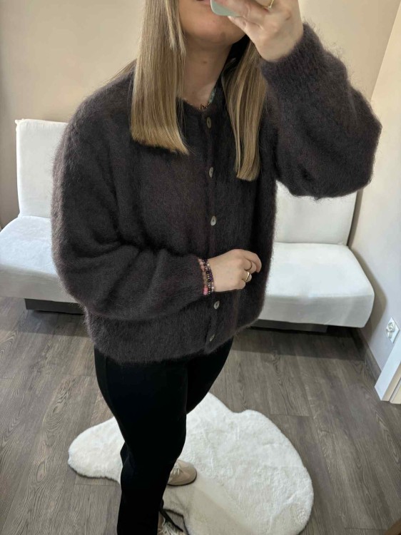 kardigan moherowy damski, kardigan kid moher, kardigan moherowy czekoladowy, luźny kardigan na jesień do jeansów, elegancki kardigan kid moher, puszysty kardigan moherowy, kardigan premium z moheru, kardigan zapinany na guziki, elegancki sweter moherowy