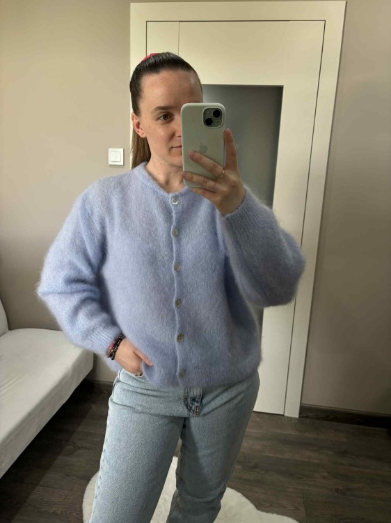 kardigan moherowy damski, kardigan kid moher, kardigan moherowy błękitny, luźny kardigan na jesień do jeansów, elegancki kardigan kid moher, puszysty kardigan moherowy, kardigan premium z moheru, kardigan zapinany na guziki, elegancki sweter moherowy