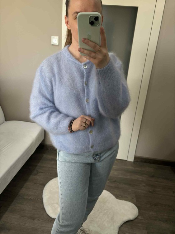 kardigan moherowy damski, kardigan kid moher, kardigan moherowy błękitny, luźny kardigan na jesień do jeansów, elegancki kardigan kid moher, puszysty kardigan moherowy, kardigan premium z moheru, kardigan zapinany na guziki, elegancki sweter moherowy