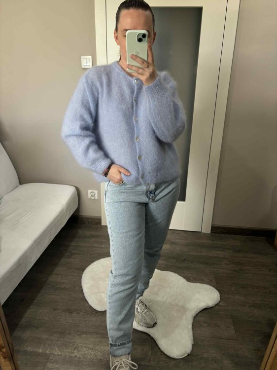 kardigan moherowy damski, kardigan kid moher, kardigan moherowy błękitny, luźny kardigan na jesień do jeansów, elegancki kardigan kid moher, puszysty kardigan moherowy, kardigan premium z moheru, kardigan zapinany na guziki, elegancki sweter moherowy