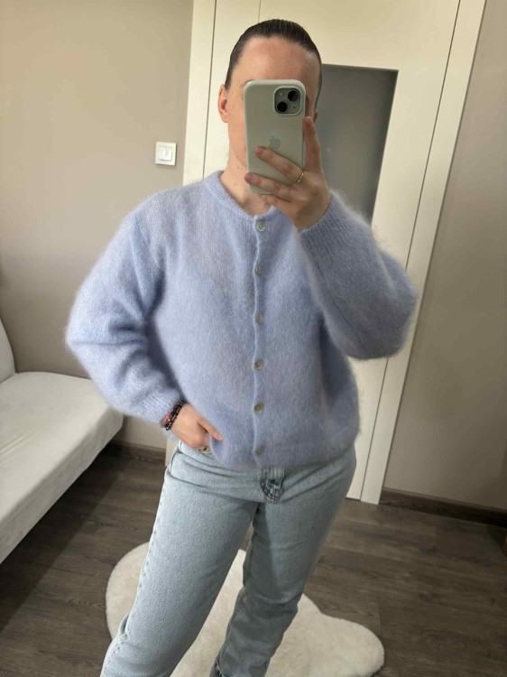 kardigan moherowy damski, kardigan kid moher, kardigan moherowy błękitny, luźny kardigan na jesień do jeansów, elegancki kardigan kid moher, puszysty kardigan moherowy, kardigan premium z moheru, kardigan zapinany na guziki, elegancki sweter moherowy