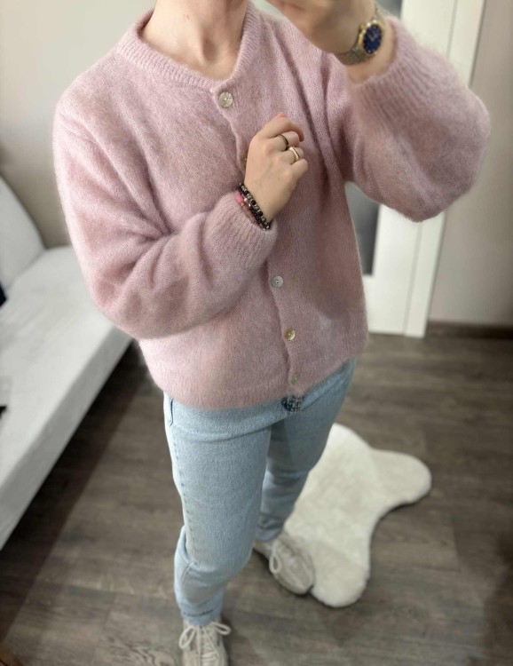 kardigan moherowy damski, kardigan kid moher, kardigan moherowy brudny róż, luźny kardigan na jesień do jeansów, elegancki kardigan kid moher, puszysty kardigan moherowy, kardigan premium z moheru, kardigan zapinany na guziki, elegancki sweter moherowy