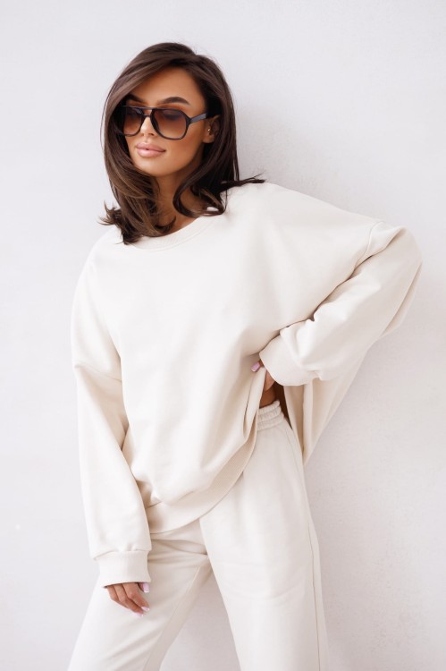 bluza dresowa śmietankowa damska, bluza dresowa madamesue, bluza dresowa pod kamizelkę puchową, bluza dresowa na jesień do jeansów, bluza śmietankowa na jesień do jeansów, wygodna bluza dresowa damska śmietankowa, bluza śmietankowa do jeansów