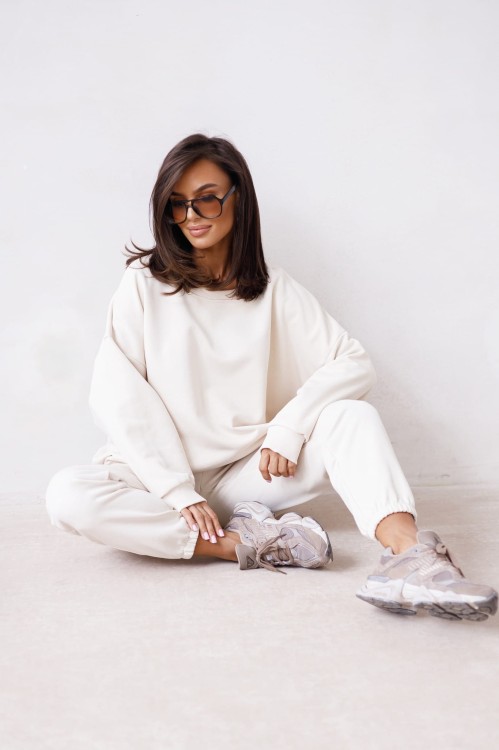 bluza dresowa śmietankowa damska, bluza dresowa madamesue, bluza dresowa pod kamizelkę puchową, bluza dresowa na jesień do jeansów, bluza śmietankowa na jesień do jeansów, wygodna bluza dresowa damska śmietankowa, bluza śmietankowa do jeansów