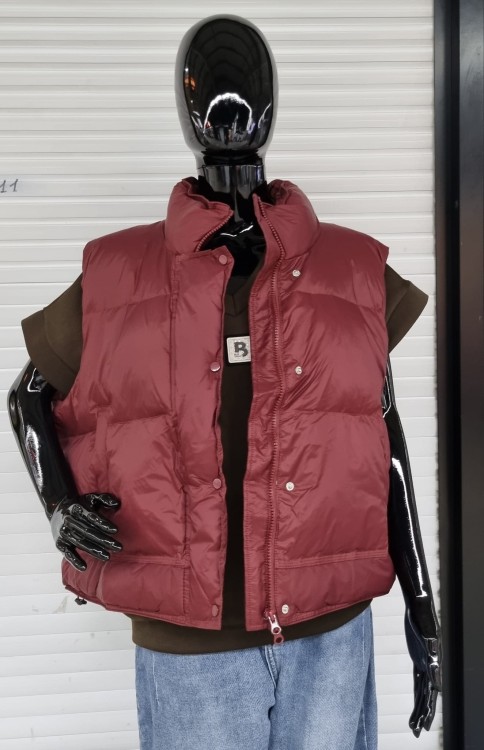 kamizelka puchowa na jesień, kamizelka puchowa bordowa, kamizelka z kaczym wypełnieniem, kamizelka puch kaczy, kamizelka puchowa bordowa na jesień, kamizelka puchowa do bluzy dresowej, kamizelka puchowa do jeansów na jesień