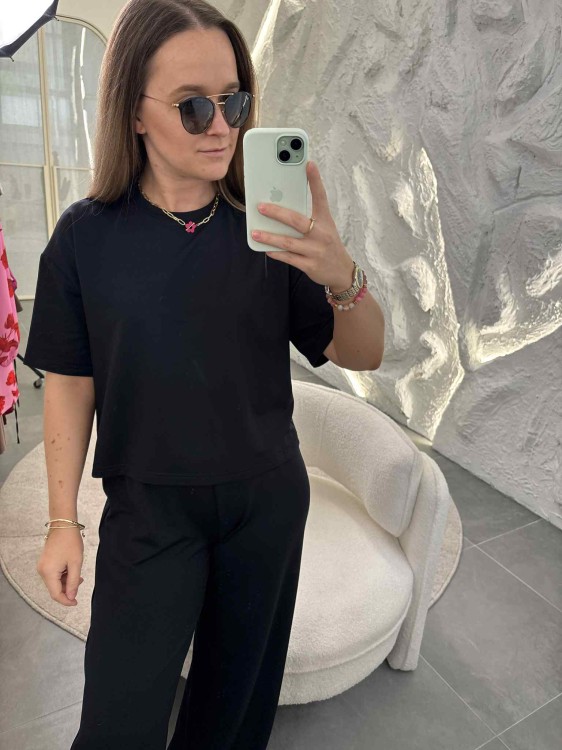 komplet damski z modalu, komplet modalowy damski, komplet plus size, wygodny komplet damski na jesień w kolorze czarnym, komplet damski na jesień, odzież domowa damska, komplet oversize, bluzka crop top, komplet modalowy na jesień