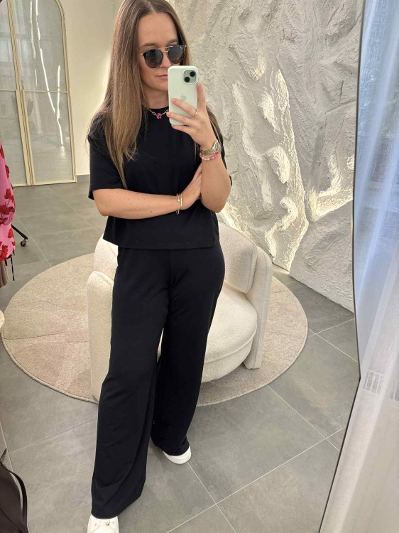 komplet damski z modalu, komplet modalowy damski, komplet plus size, wygodny komplet damski na jesień w kolorze czarnym, komplet damski na jesień, odzież domowa damska, komplet oversize, bluzka crop top, komplet modalowy na jesień