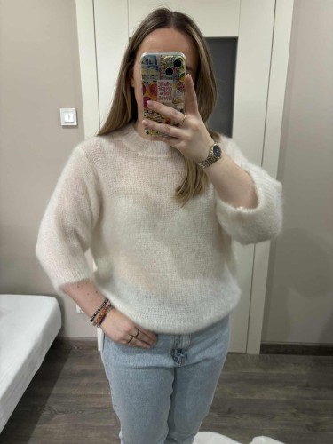 sweter kid moher, sweter moherowy,  mohair sweater, sweter na jesień, wełniany sweter damski, sweter moherowy śmietankowy, sweter wełniany śmietankowy, sweter z okrągłym dekoltem, sweter damski do jeansów, sweter na jesień
