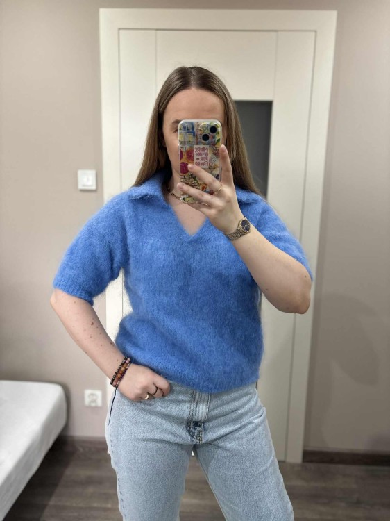 sweter kid moher, sweter moherowy, sweter kid mohair, niebieski sweter moherowy, sweter kid moher niebieski, sweter moherowy niebieski, moherowy sweter na zimę, wełniany sweter na jesień i zimę, sweter kid moher polo, sweter moherowy z kołnierzykiem