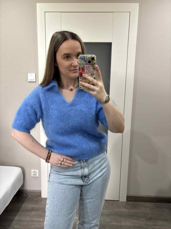sweter kid moher, sweter moherowy, sweter kid mohair, niebieski sweter moherowy, sweter kid moher niebieski, sweter moherowy niebieski, moherowy sweter na zimę, wełniany sweter na jesień i zimę, sweter kid moher polo, sweter moherowy z kołnierzykiem
