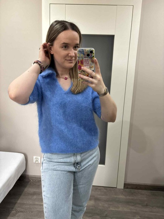 sweter kid moher, sweter moherowy, sweter kid mohair, niebieski sweter moherowy, sweter kid moher niebieski, sweter moherowy niebieski, moherowy sweter na zimę, wełniany sweter na jesień i zimę, sweter kid moher polo, sweter moherowy z kołnierzykiem