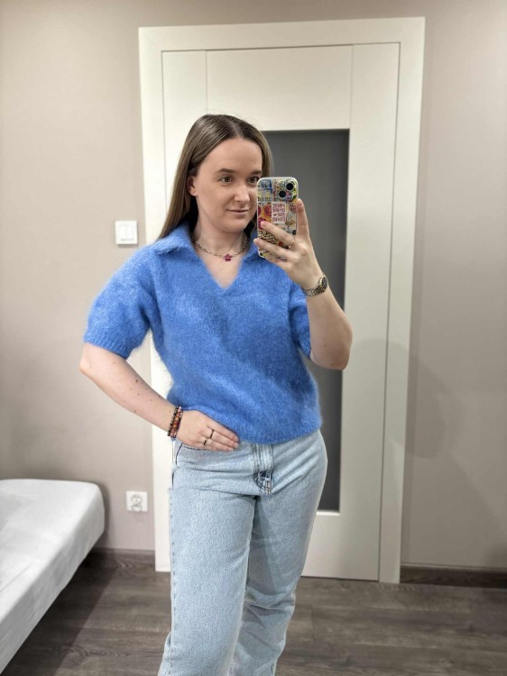 sweter kid moher, sweter moherowy, sweter kid mohair, niebieski sweter moherowy, sweter kid moher niebieski, sweter moherowy niebieski, moherowy sweter na zimę, wełniany sweter na jesień i zimę, sweter kid moher polo, sweter moherowy z kołnierzykiem