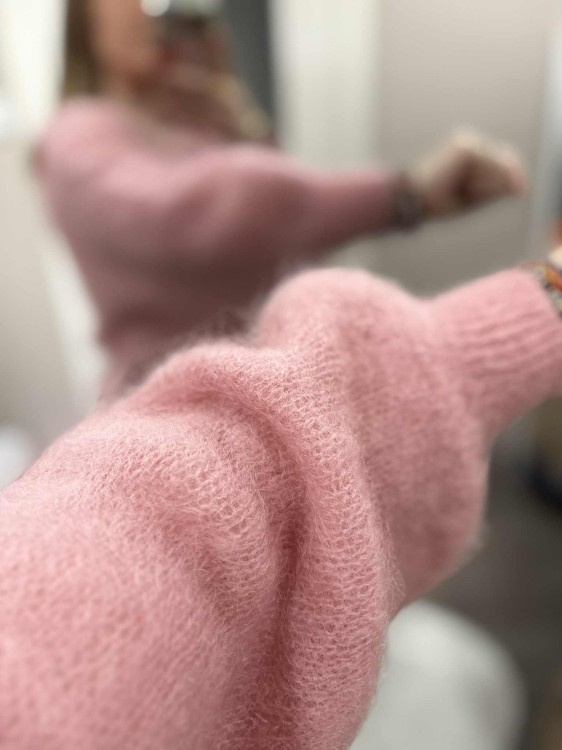 sweter kid moher z długim rękawem różowy, sweter moherowy z długim rękawem różowy, sweter moherowy różowy, sweter wełniany różowy, wełniany sweter różowy, sweter moherowy na jesień, moherowy sweter na zimę, moherowy sweter do jeansów